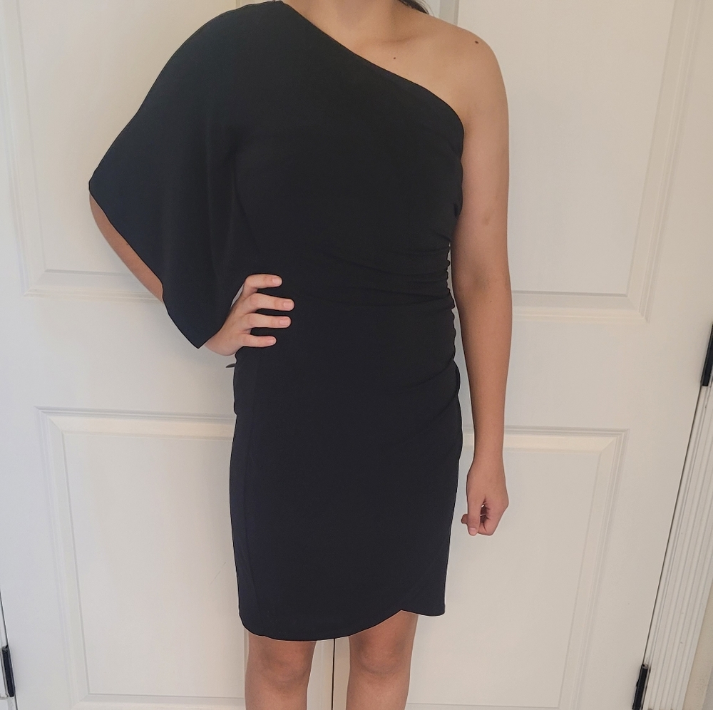 One shoulder dress - Picture 2 of 7
